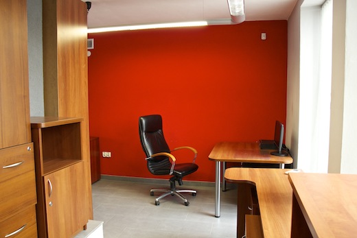 Wnętrze biura do wynajęcia na pierwszym piętrze